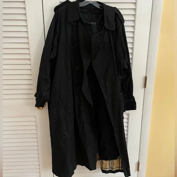 Burberry Men’s 2XL Double-Breasted Belted Long Trench Coat in Black - Picture 2 of 11
